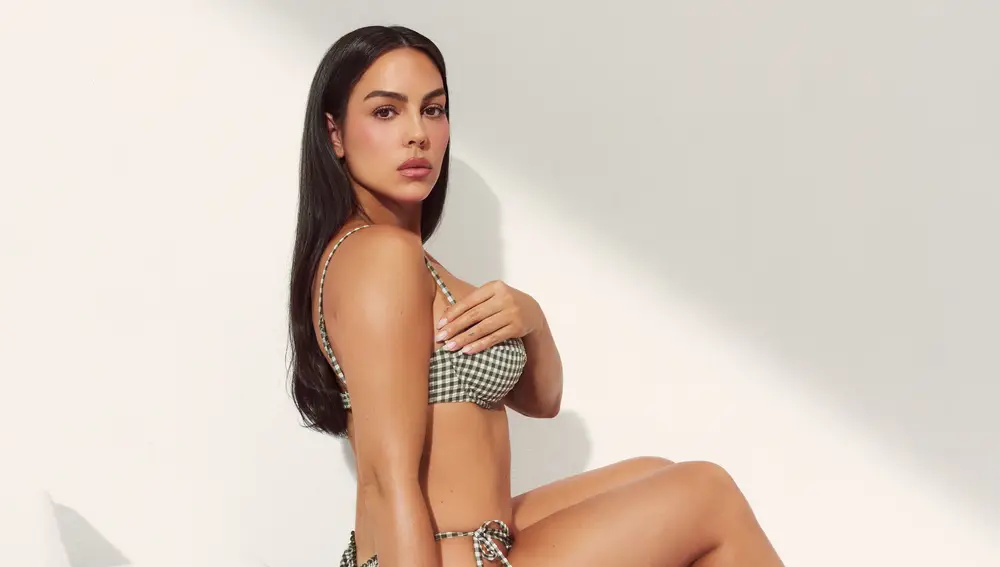 Georgina Rodríguez para Calzedonia.
