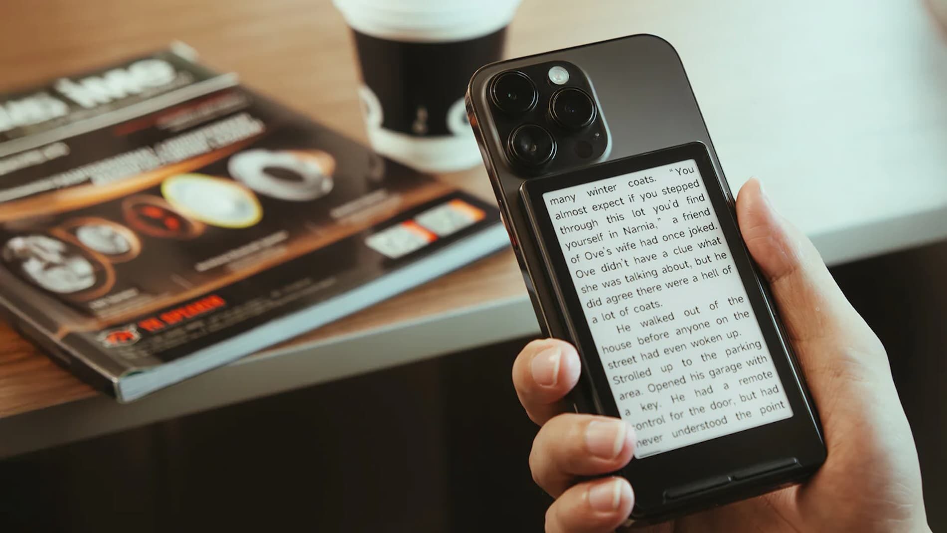 Despégate del móvil y retoma el hábito de la lectura con este minimalista lector de libros electrónicos disponible por menos de 50 euros