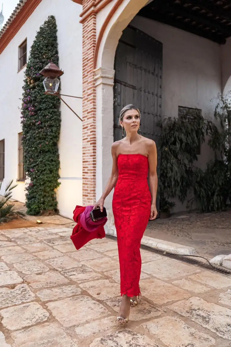 Manuela Villena con diseño de Nicolás Montenegro