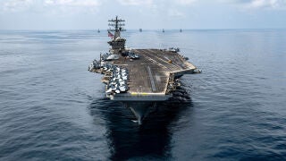 USA1039. MIAMI (ESTADOS UNIDOS), 20/05/2026.- Fotografía cedida por el Comando Sur de Estados Unidos que muestra el portaaviones USS Nimitz (CVN 68) y el destructor de misiles guiados USS Gridley (DDG 101). El Ejército de los Estados Unidos informó que su portaaviones de propulsión nuclear USS Nimitz y su grupo de ataque han sido desplegados en el Caribe, un anuncio que coincide con un endurecimiento de la campaña de presión del Gobierno de Donald Trump sobre Cuba. EFE/ Comando Sur EEUU /SOLO...