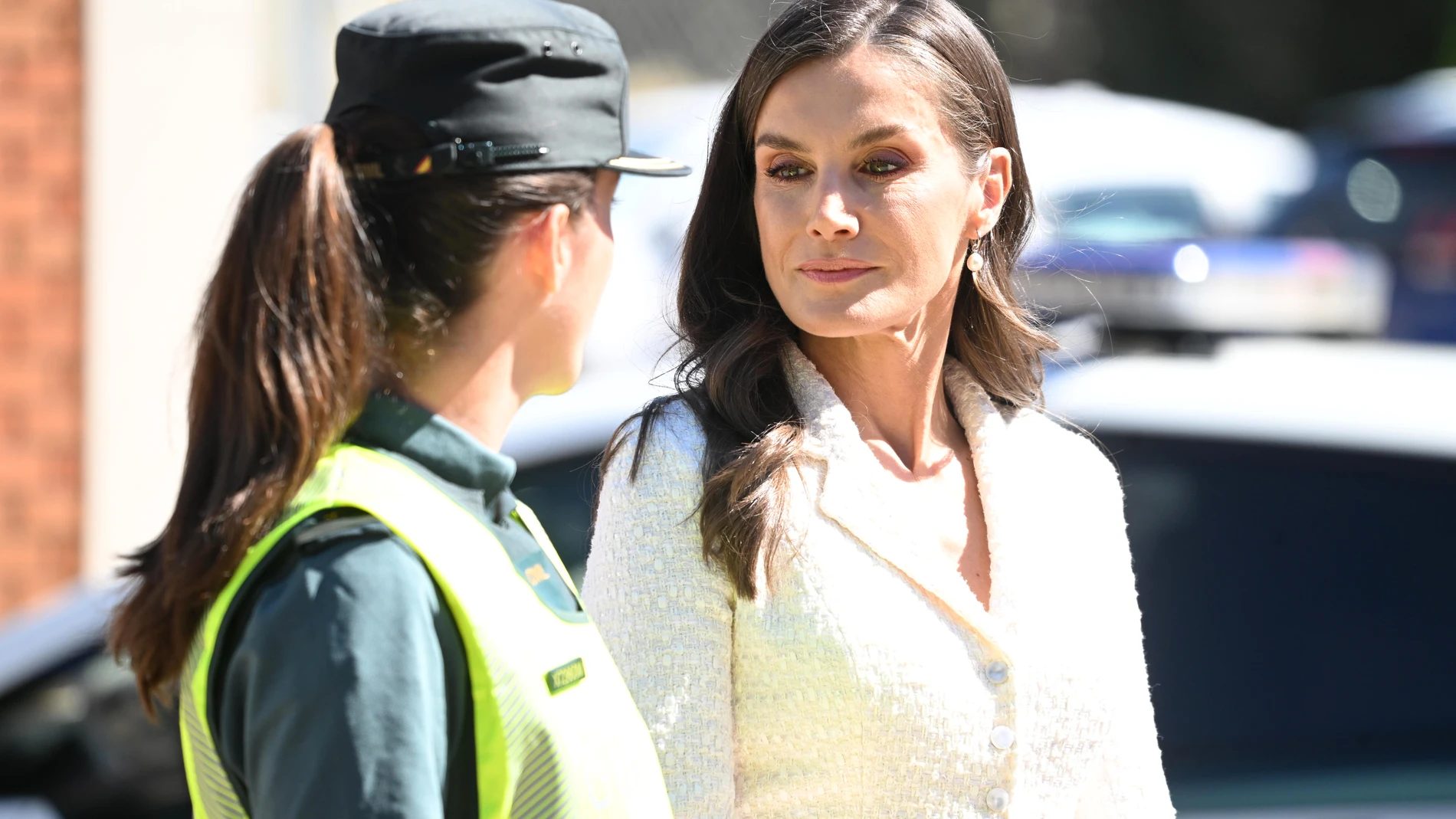 La Reina arropa a la Guardia Civil tras la muerte de dos agentes