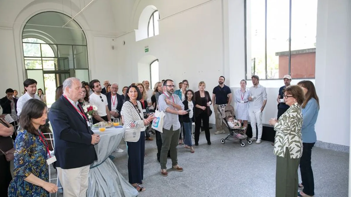 La embajadora de Mónaco ofreció una visita guiada a la exposición