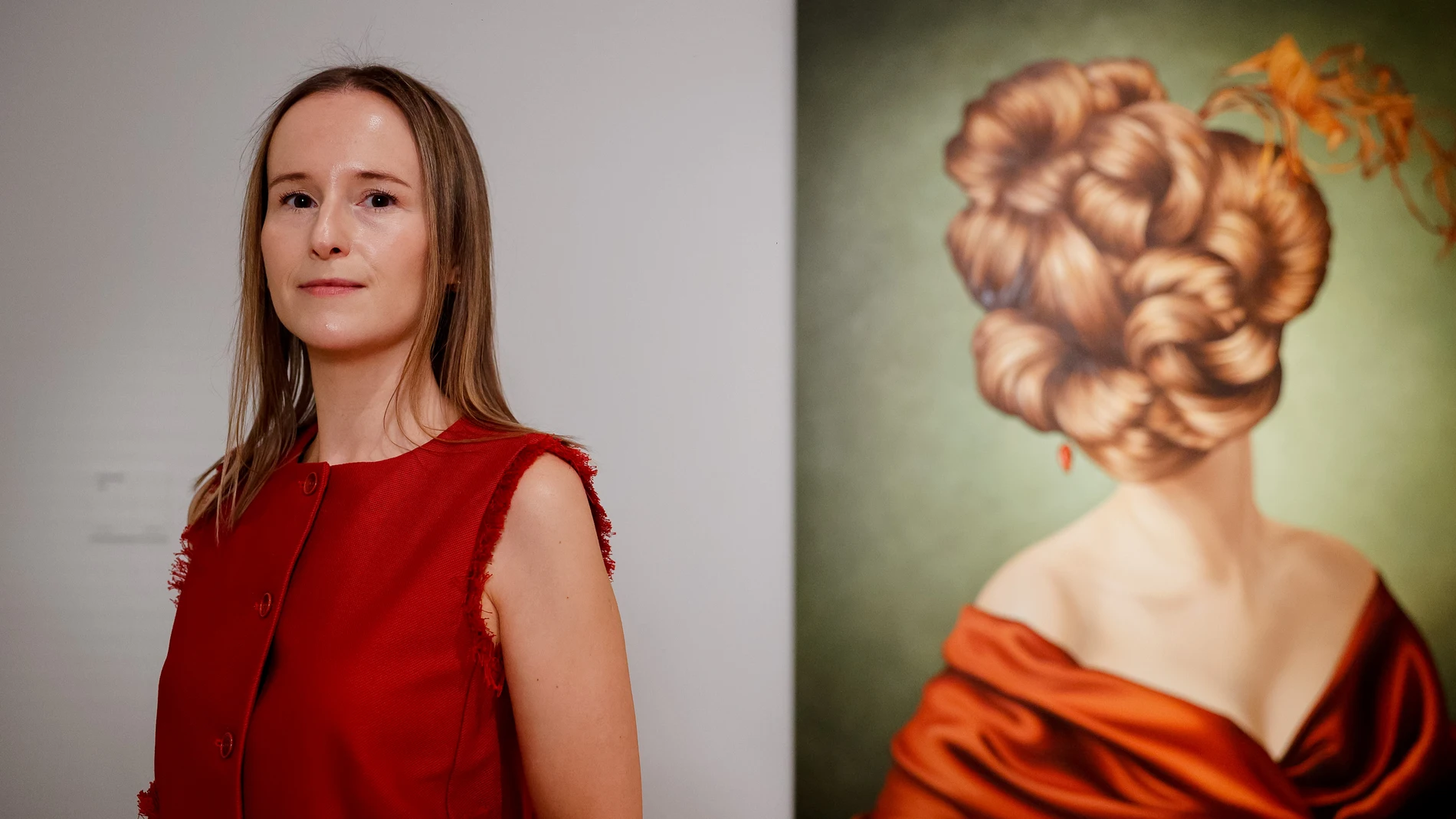 Ewa Juszkiewicz: El Thyssen explora los inquietantes retratos que ocultan el rostro femenino