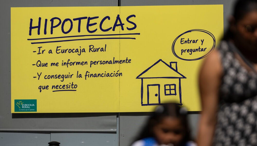 Anuncio de hipotecas en un banco en Madrid. © Jesus G. Feria.