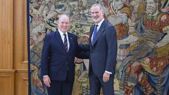 El Rey Felipe VI recibe a Alberto de Mónaco en el Palacio de La Zarzuela