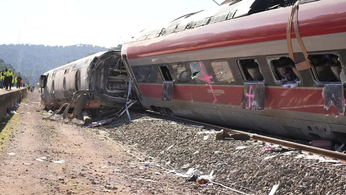 Accidente.- La Junta cifra en más de 2.000 euros el coste de descifrar las cajas negras de los trenes de Adamuz
