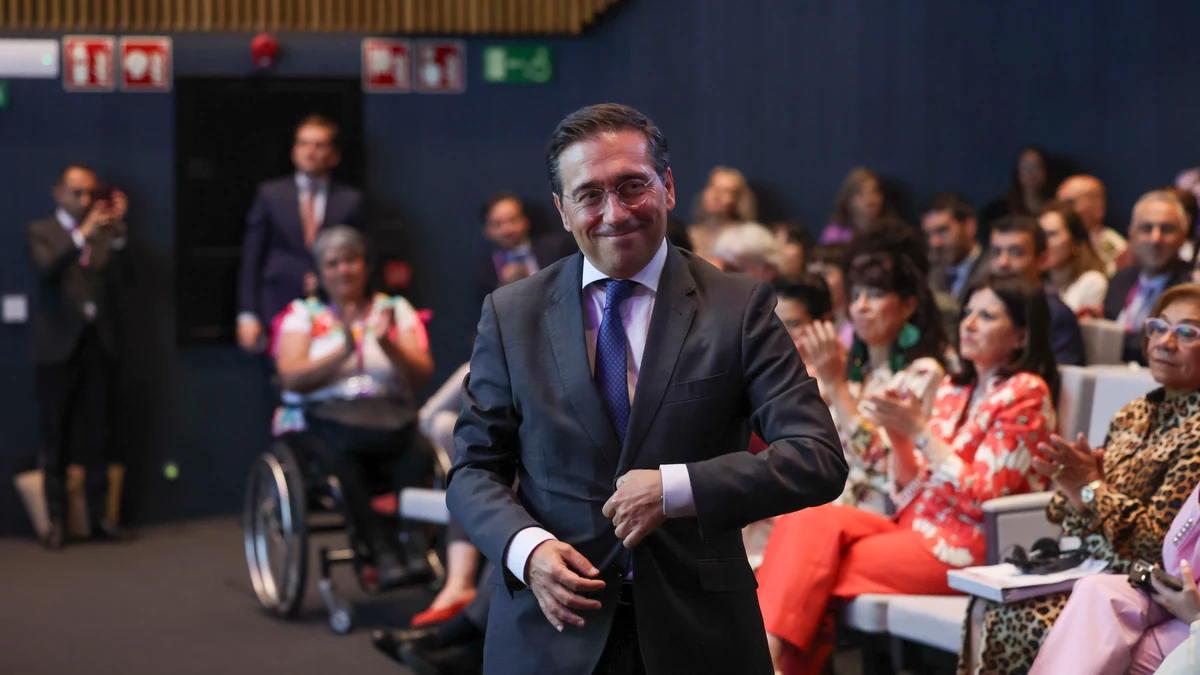 El ministro de Asuntos Exteriores, José Manuel Albares, en la clausura de una conferencia de Política Exterior Feminista
