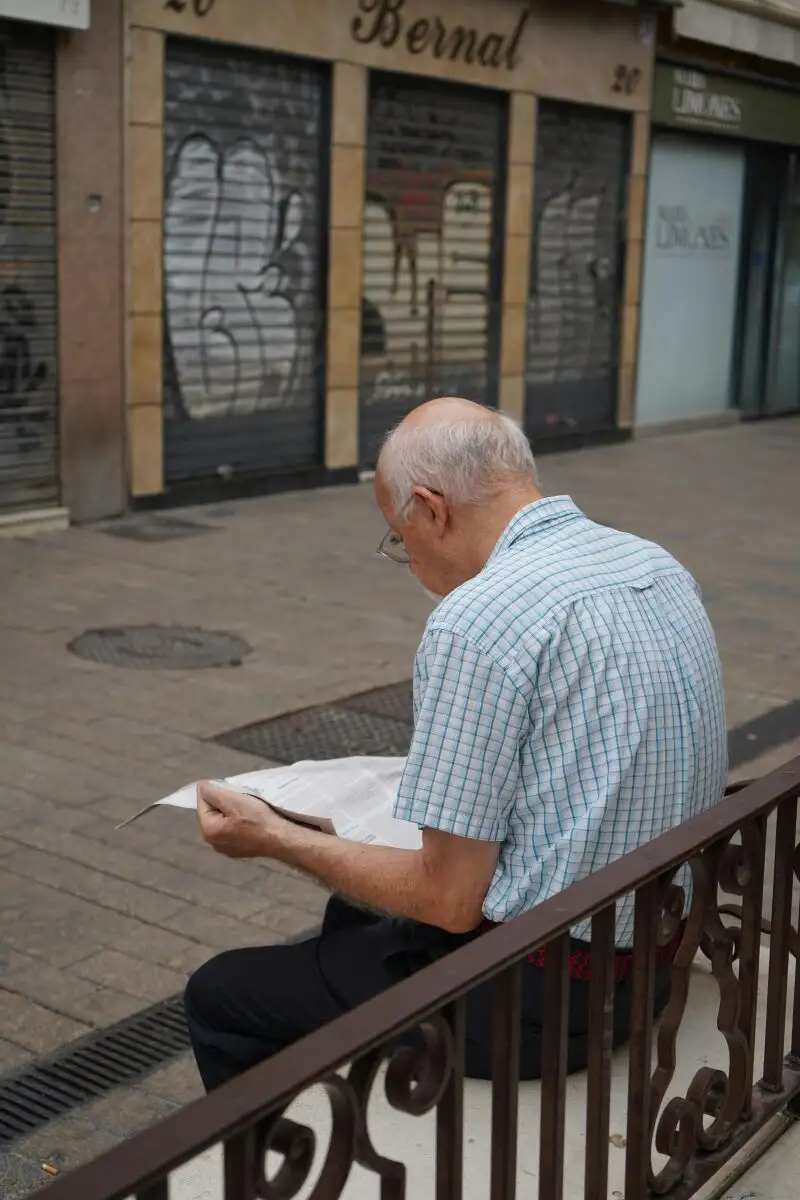 Un jubilado logra desbloquear una herencia de 125.000 euros al vender una nuda propiedad ocupada por la cuarta mujer de su padre