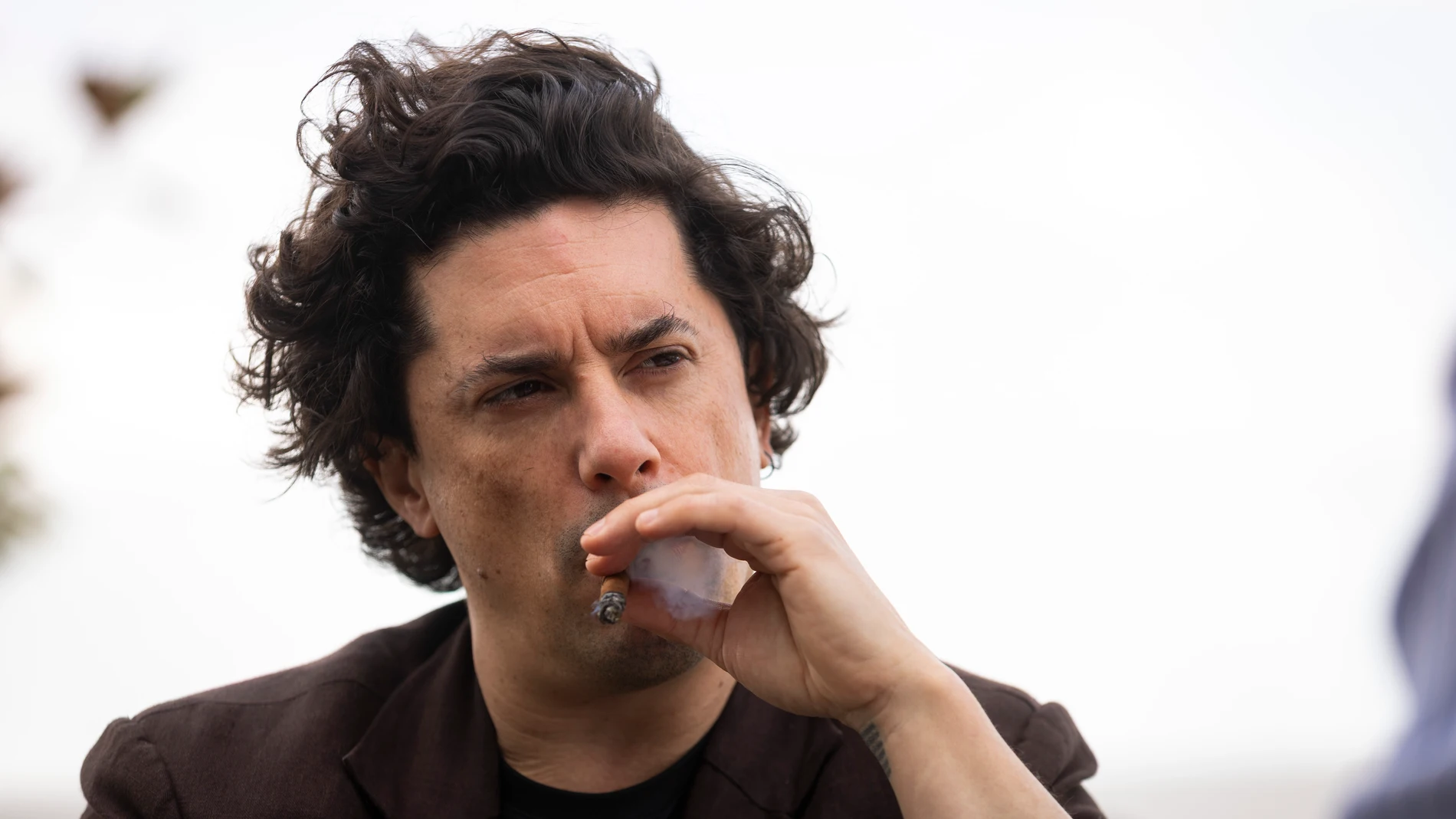Benjamín Labatut reimagina su primera obra: "Sin los monstruos no podríamos sobrevivir"