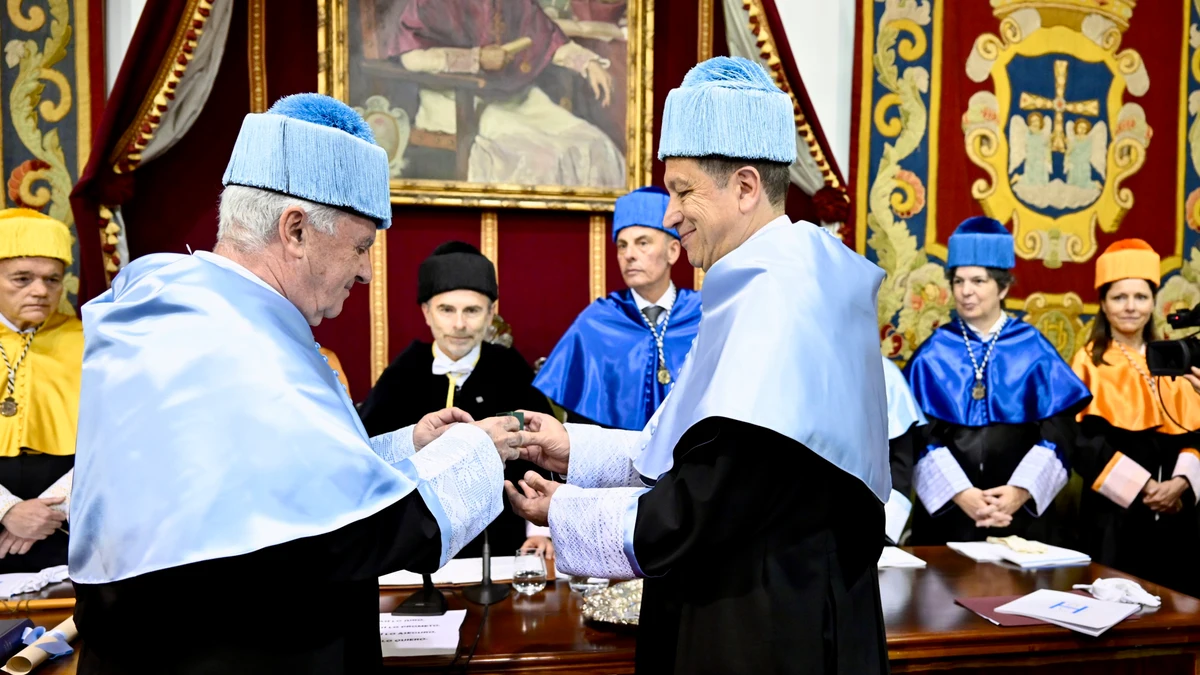 Investidura de Víctor Manuel como doctor 'Honoris Causa' por la Universidad de Oviedo