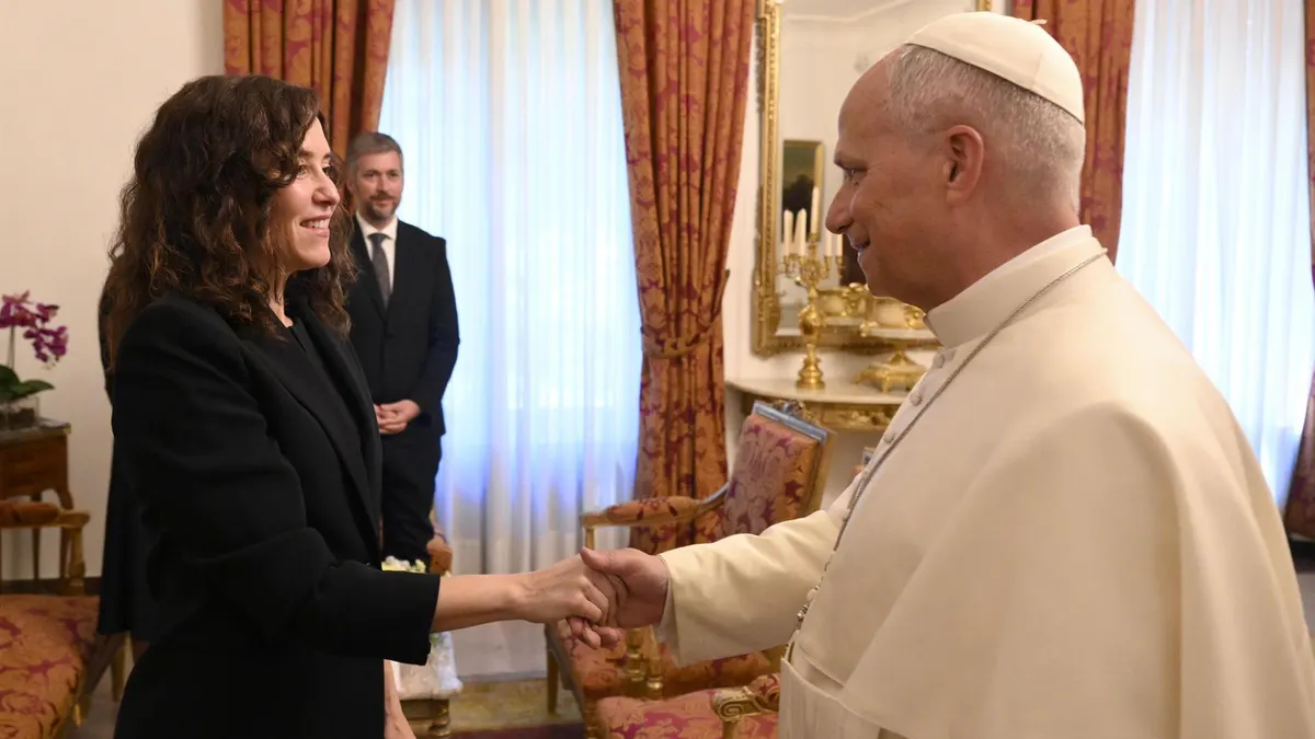 Papa.-Ayuso celebra alegría de Madrid, "majestuosidad" de Barcelona y "sencillez" de Canarias en visita de León XIV