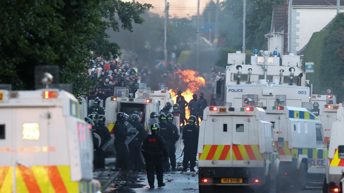 La familia del hombre apuñalado en Belfast pide que no haya disturbios por su causa