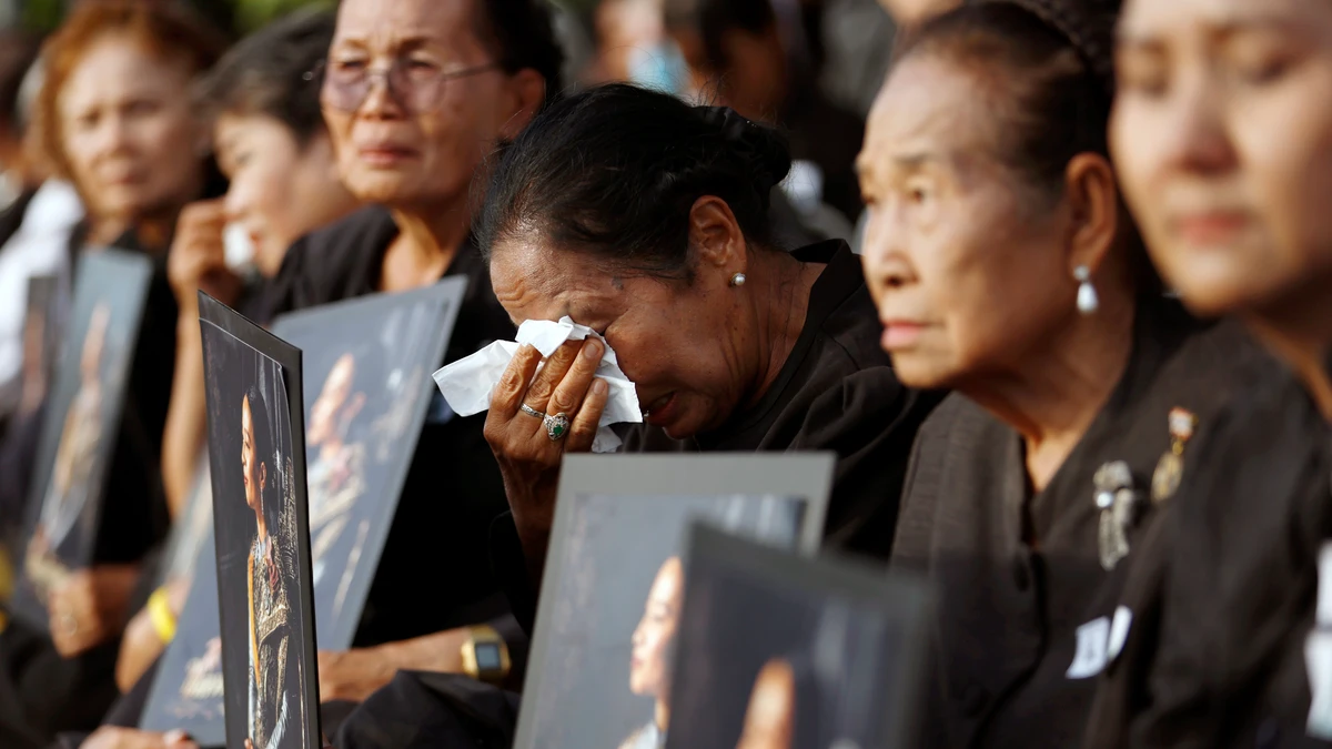 Royal vehicle procession carrying remains of Thai Princess Bajrakitiyabha to the Grand Palace