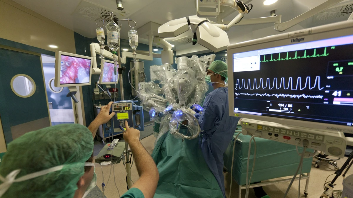 Robot Da Vinci en un quirófano