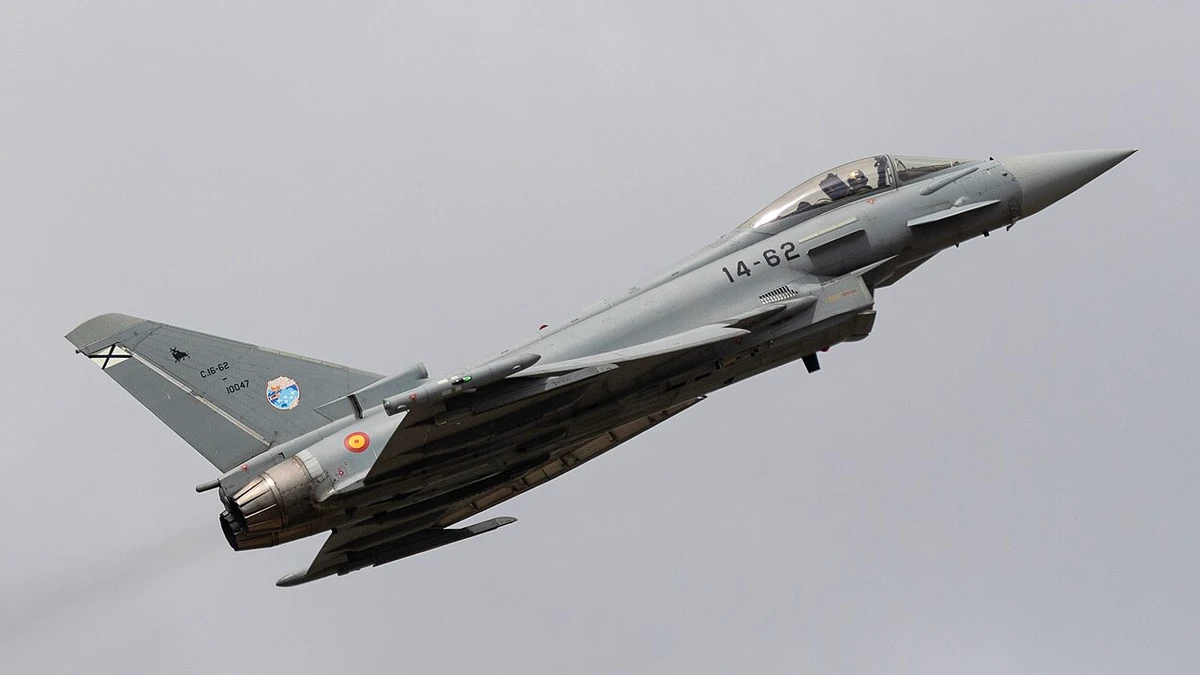 Un Eurofighter Typhoon español surcando los cielos