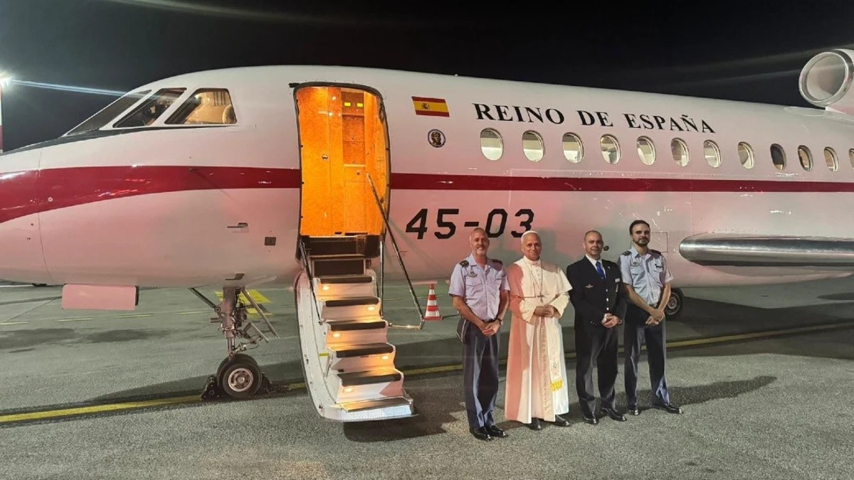 Papa.- León XIV, a la tripulación del Falcon que lo trasladó a Roma: "Muchas gracias por habernos salvado"