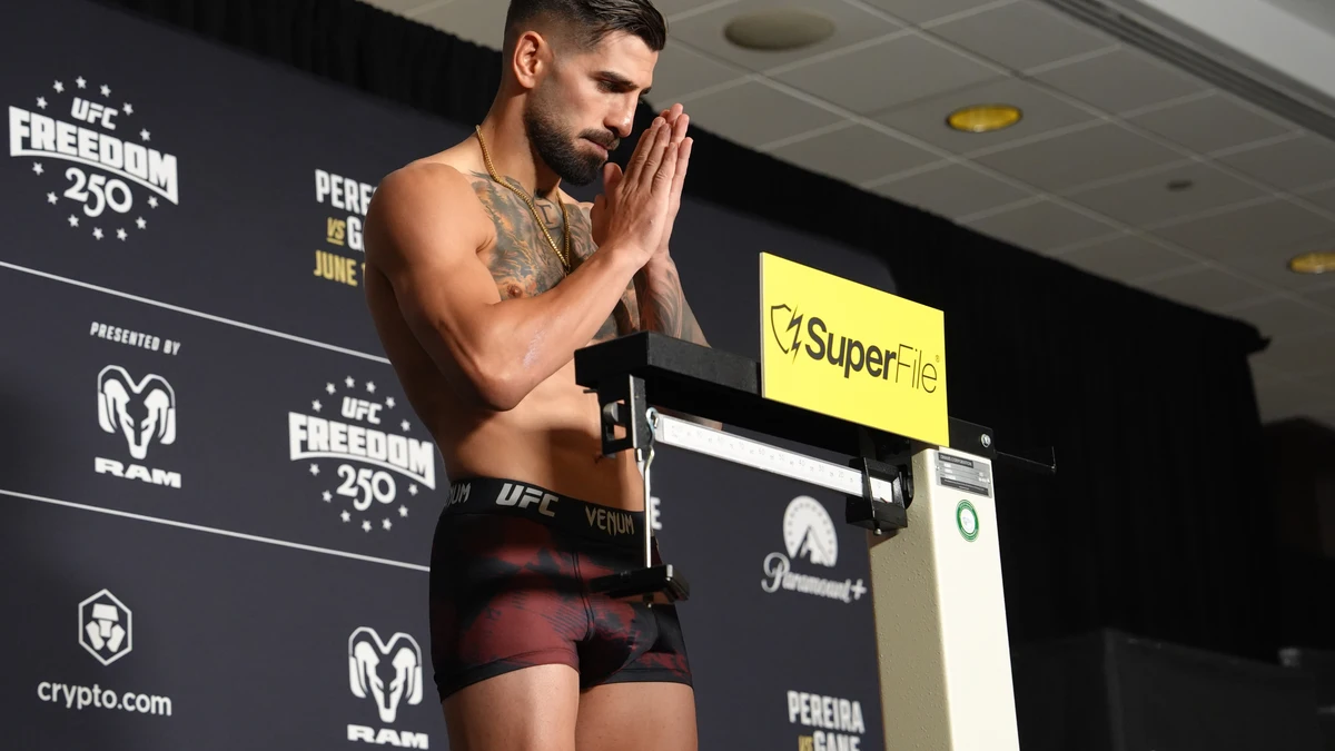 Topuria y Gaethje superan el pesaje antes de su esperado combate en la Casa Blanca