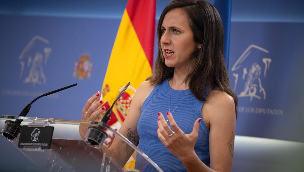 Ione Belarra ordena desplazar la bandera de España: "Me está acechando"