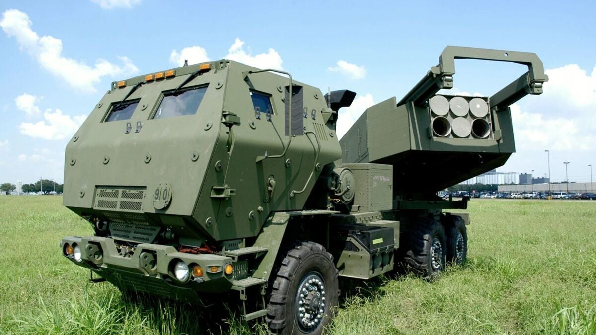 Taiwán desafía a China y prueba por primera vez sus misiles HIMARS frente al estrecho