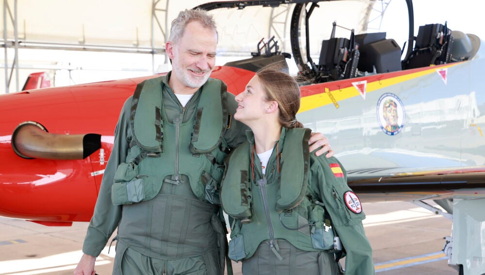 Felipe VI y la princesa Leonor en su primer vuelo juntos
