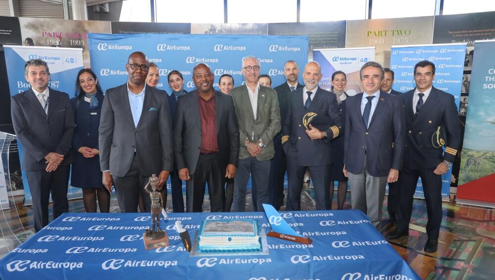 Representantes del Aeropuerto Internacional Oliver Reginald Tambo y de Air Europa inauguran la nueva ruta entre Madrid y Johannesburgo