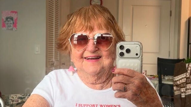 Intentan desalojar a una tiktoker de 96 años de su residencia de ancianos por organizar fiestas ruidosas y con alcohol
