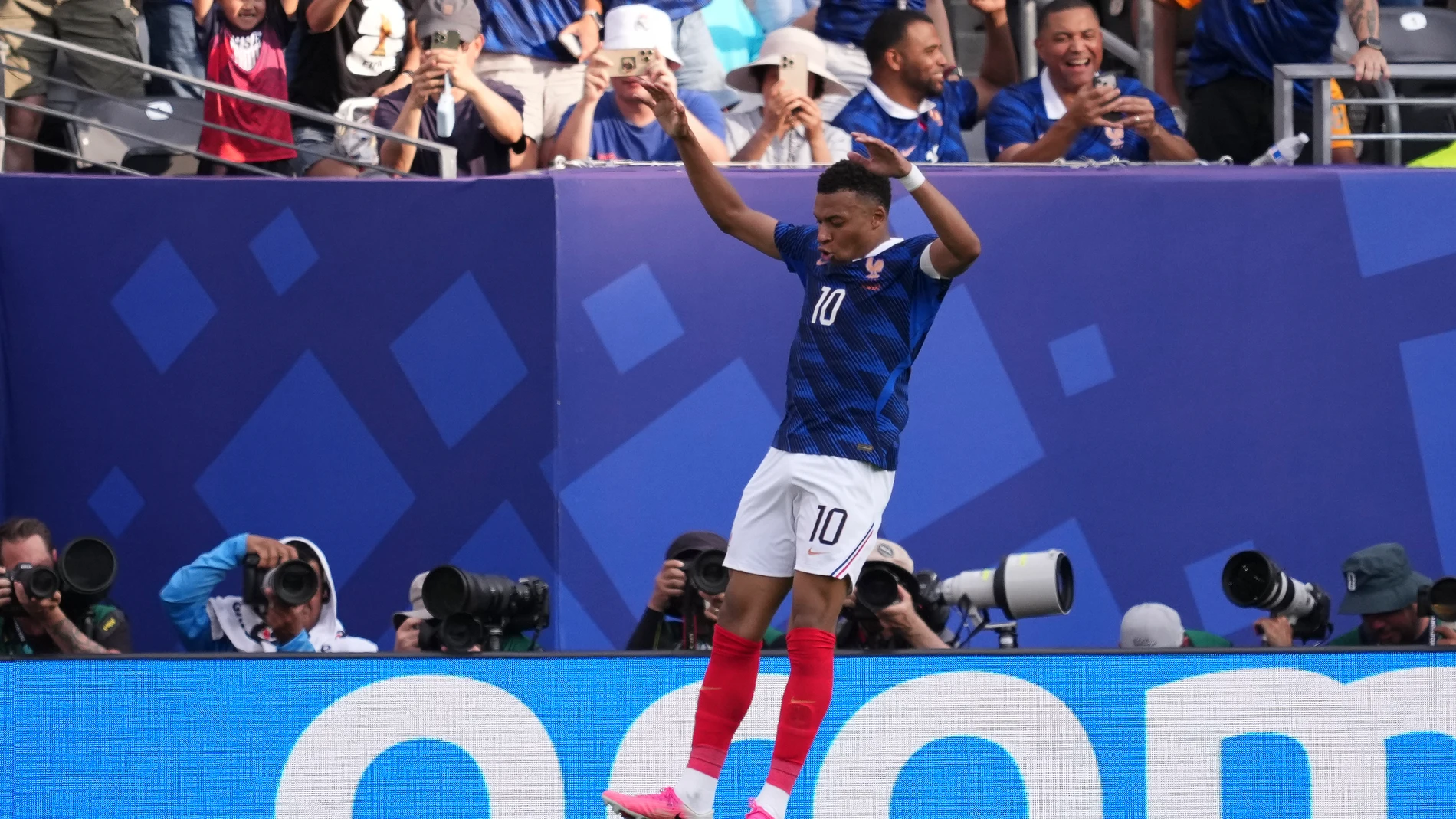Increíble!: lanzan una web de firmas para pedir perdón a Mbappé