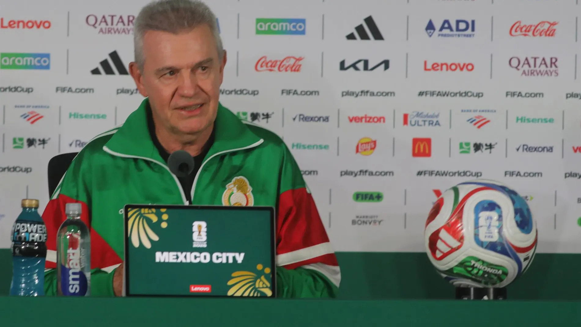 Photo: larazon.es Valencia CF Transfer News: Javier Aguirre Targets Martial, Álvarez, and Ramazani for January