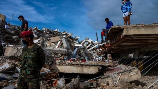 Venezuela Earthquake Volunteers and rescuers help to find survivors in a collapsed building in Caraballeda, La Guaira state, Venezuela, on June 30, 2026, following the June 24 twin earthquakes. (Miguel Medina/Pool Photo via AP)