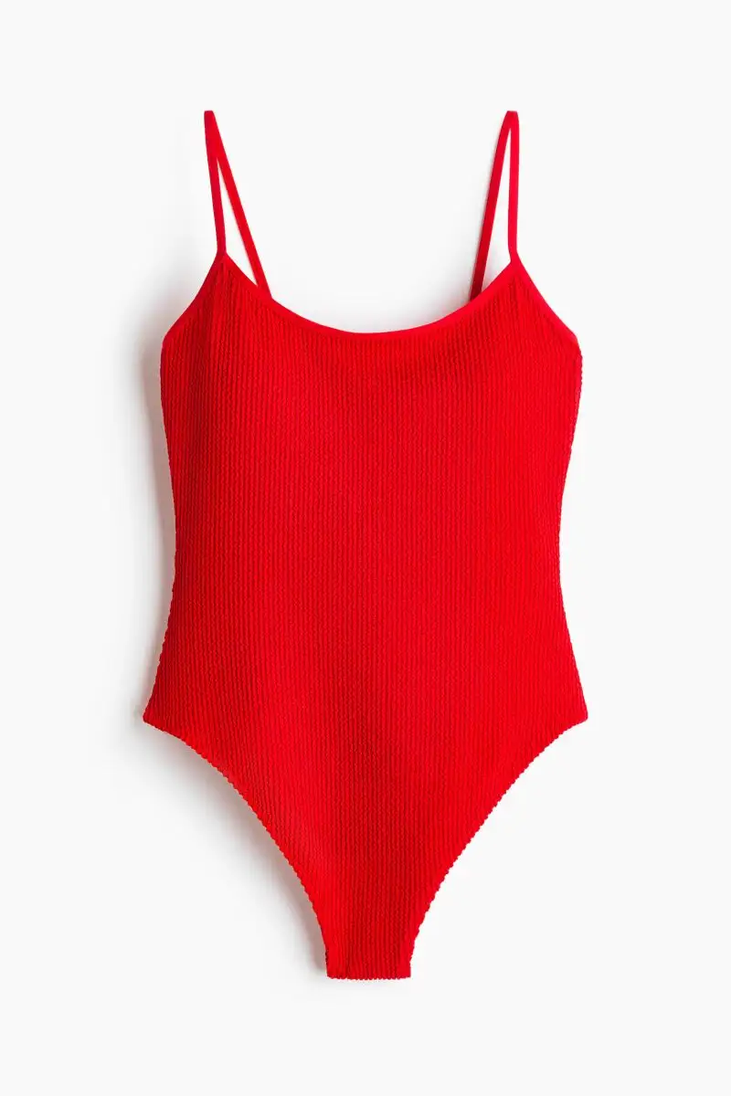 Bañador rojo.