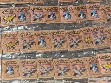 Una familia descubre un alijo de cartas Pokémon ocultas en casa de su abuela: su valor ronda los 250.000 dólares
