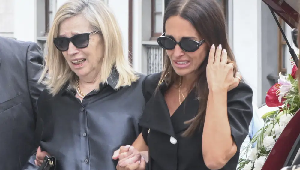 Paula Echevarría, destrozada, junto a su madre Elena