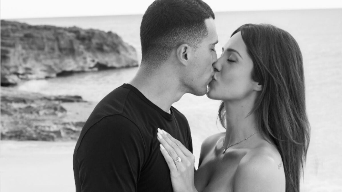 Pedro Porro Proposes to María Hurtado in Turks and Caicos