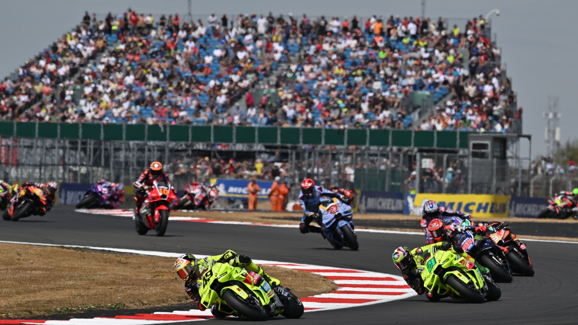 49 DI GIANNANTONIO Fabio (ita), Pertamina Enduro VR46 Racing Team, Ducati Desmosedici GP26, action with 21 MORBIDELLI Franco (ita), Pertamina Enduro VR46 Racing Team, Ducati Desmosedici GP25 during the 2026 Qatar Airways Grand Prix of Great Britain on the Silverstone Circuit from August 7 to 9, 2026