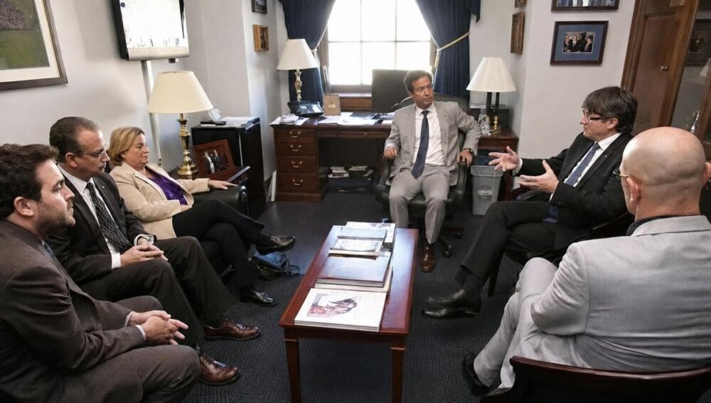 Andrew Davis, Mario Díaz-Balart, Ileana Ros-Lehtinen, Carlos Curbelo, Carles Puigdemont y Raül Romeva