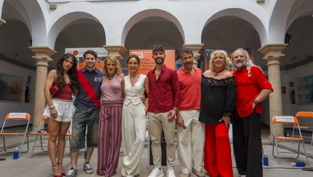Lydia Bosch y sus compañeros.
