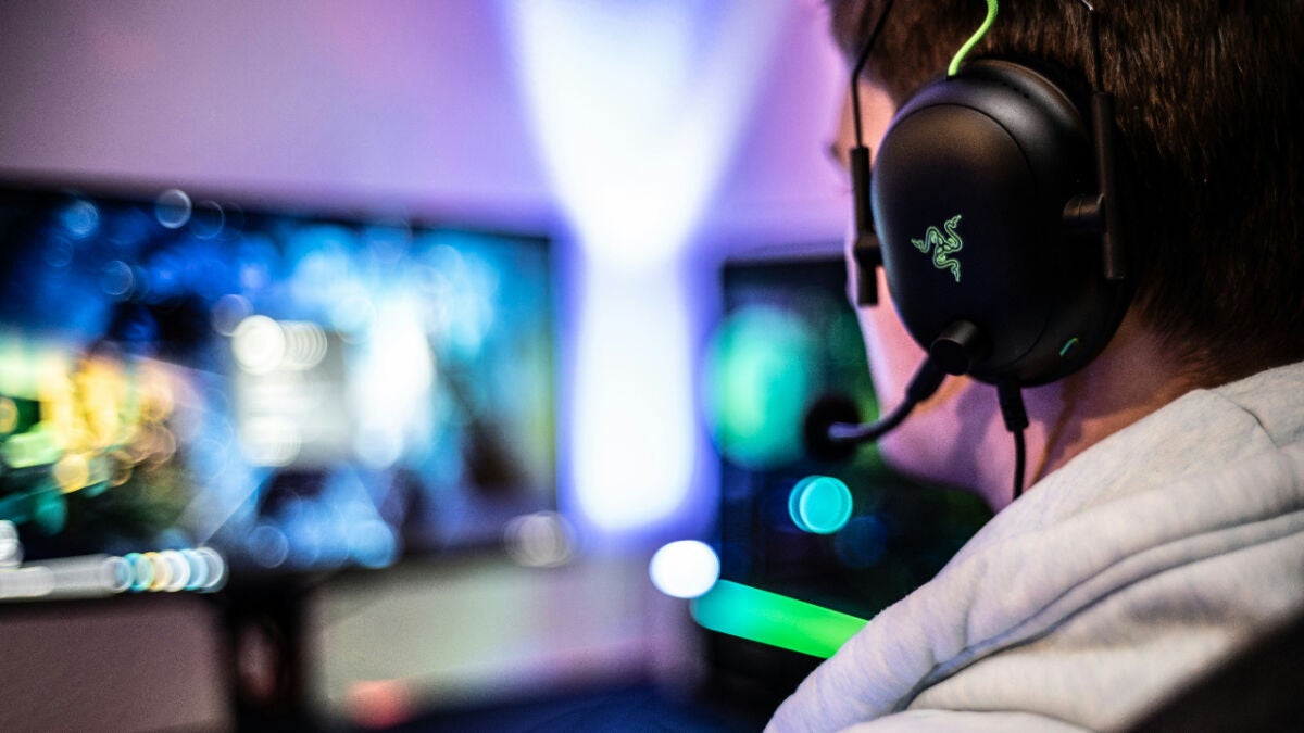FAA recruits video gamers for $155,000 controller jobs