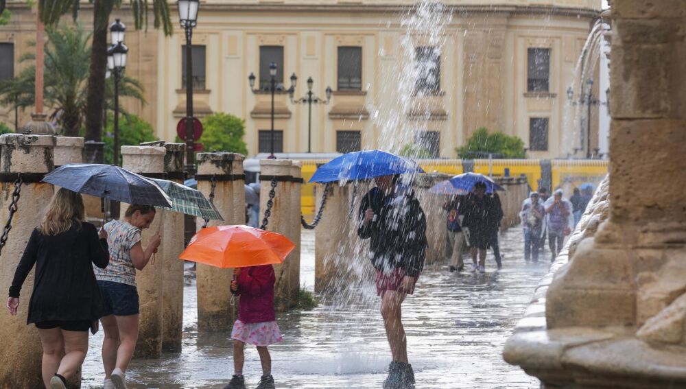 MURCIA.-Calor, lluvia y tormentas ponen mañana en aviso a casi toda España, con 5 CCAA en nivel naranja por altas temperaturas
