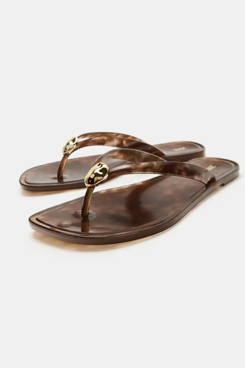 Sandalias planas de Zara