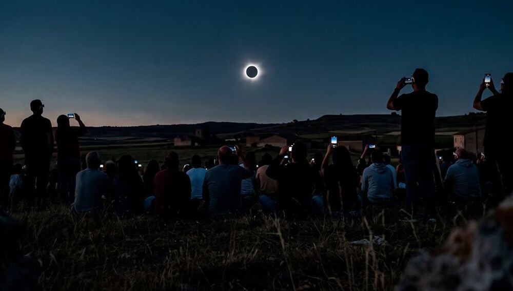Llega el eclipse solar más largo del siglo: más de seis minutos de oscuridad y no volverá a repetirse hasta dentro de 152 años