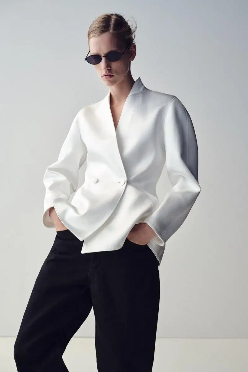 BLAZER CRUZADA SATINADA (55,95 EUR)