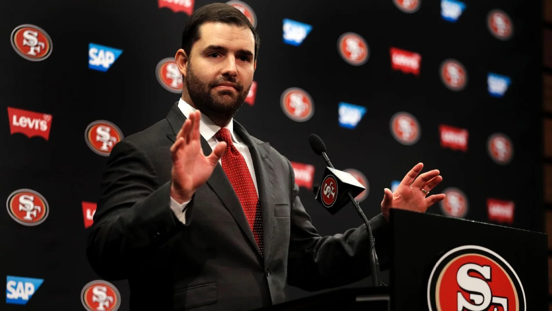 Arrestan al dueño de un equipo de la NFL por cargos de prostitución