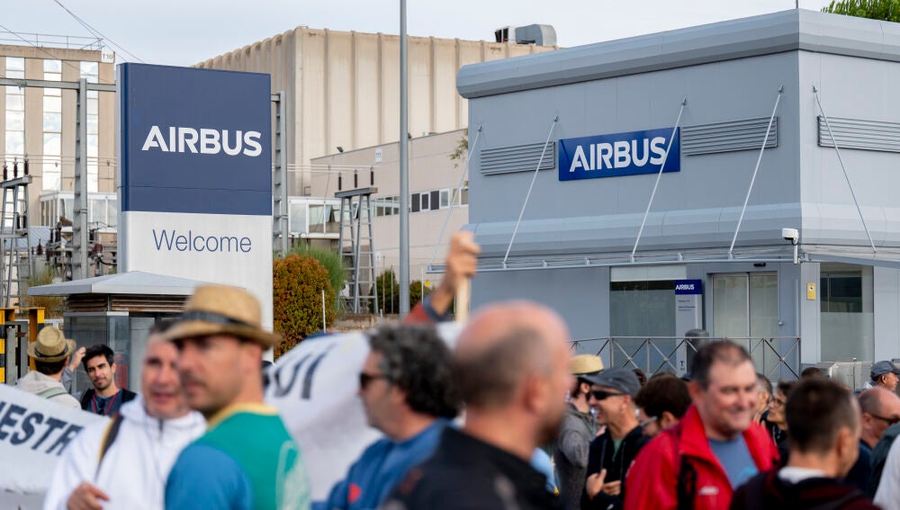 Tercer día de huelga indefinida de los trabajadores de Airbus en la planta de Getafe (Madrid)