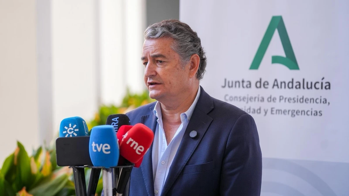 El vicepresidente primero y consejero de Presidencia, Sanidad y Emergencias de la Junta, Antonio Sanz, en una atención a medios en Sevilla