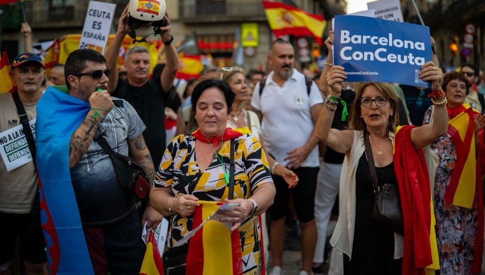 Concentraci&oacute;n en favor de Ceuta en la plaza Sant Jaume de Barcelona LORENA SOPENA - EUROPA PRESS 02/09/2026