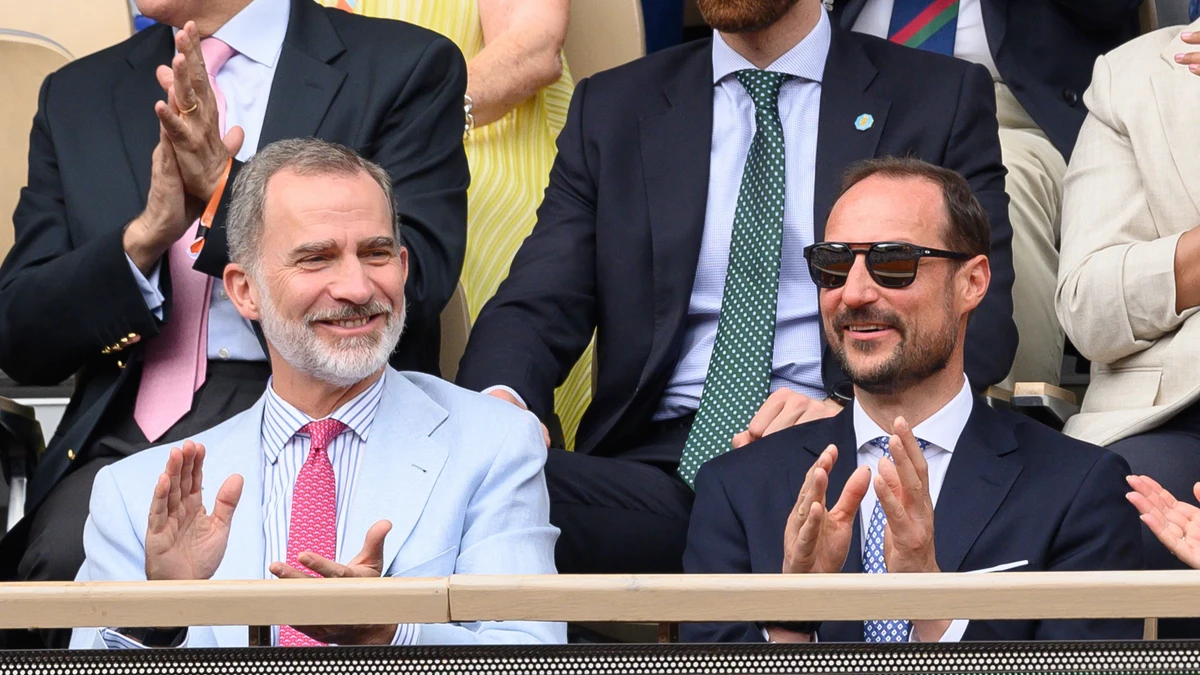 El Rey Felipe VI, muy cómplice con el Rey Haakon en el Roland Garros de París de 2022