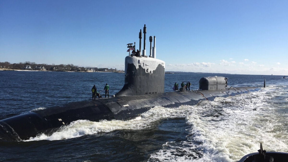 El submarino USS North Dakota vuelve a la flota de EE UU tras su modernización en Portsmouth, donde entró en dique seco en abril de 2023
