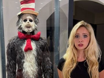 Una creadora de contenido se gasta 25.000 dólares en un traje de El gato en el sombrero y asegura que el alma de Mike Myers está atrapada dentro