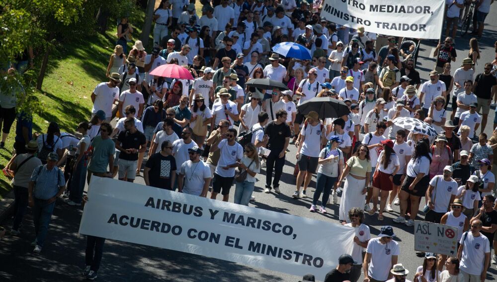 VÍDEO: Economía.- Trabajadores de Airbus se manifiestan en Madrid para reclamar una "negociación real" con la empresa