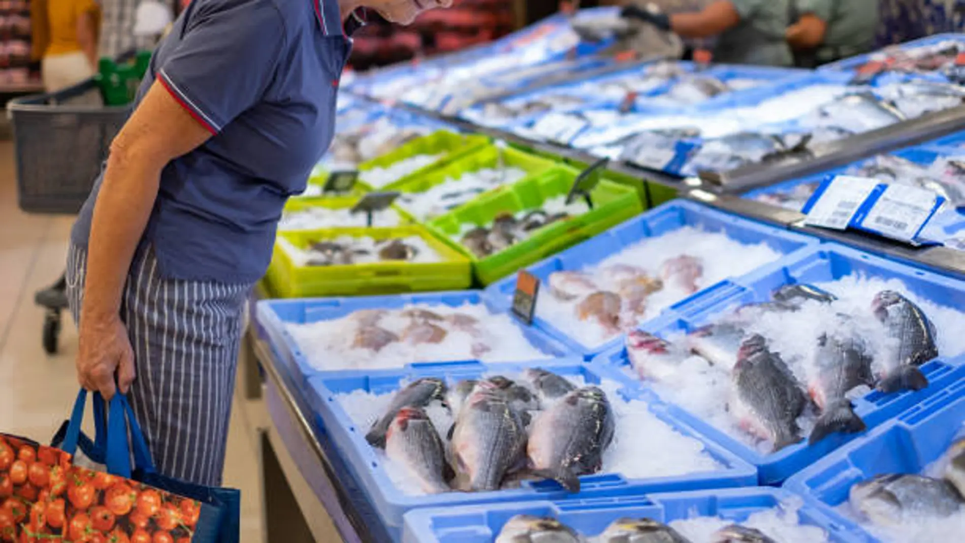 Qué significan los colores de las bandejas de pescado de los supermercados?